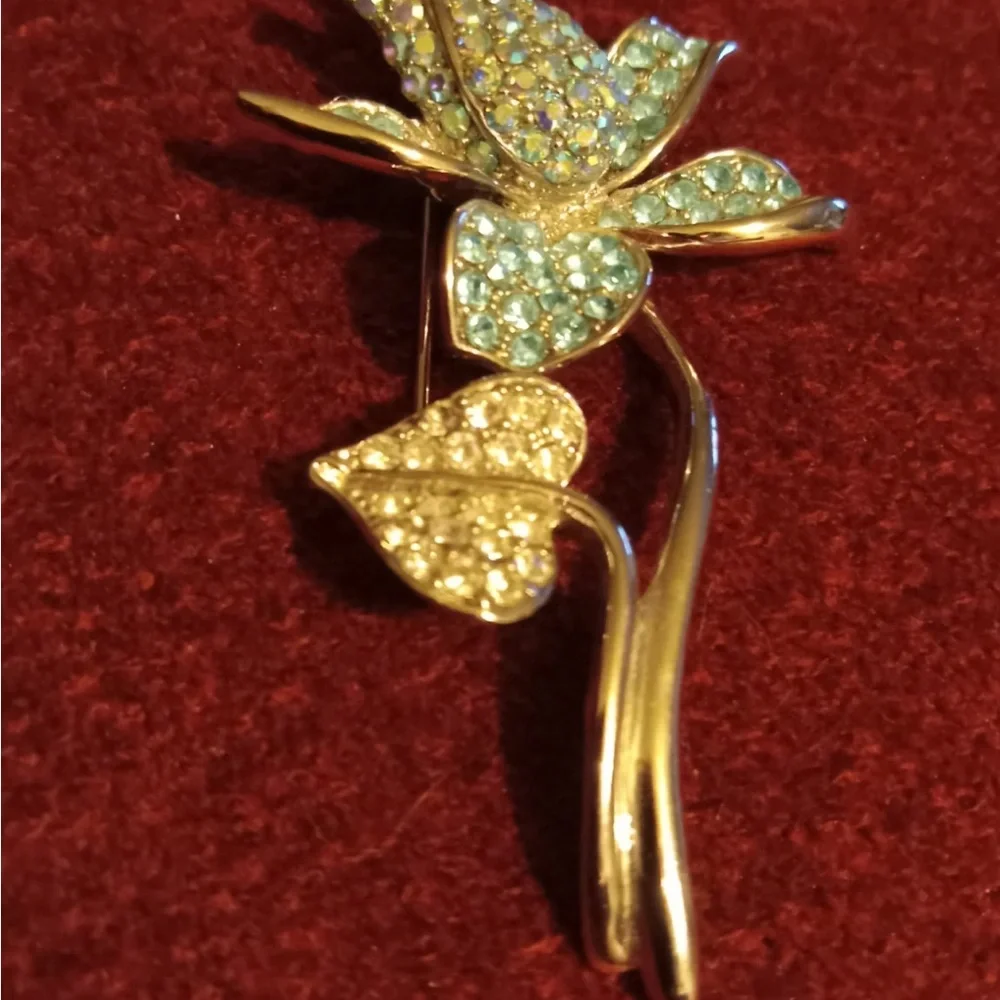 Beautiful Vintage Brooch